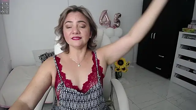 Chiraz hasnaa online show from January 25, 12:26 pm