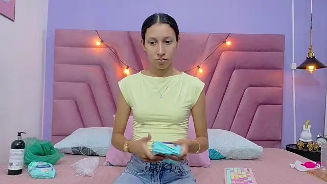 Beautifulskinny18 online show from December 17, 7:53 pm