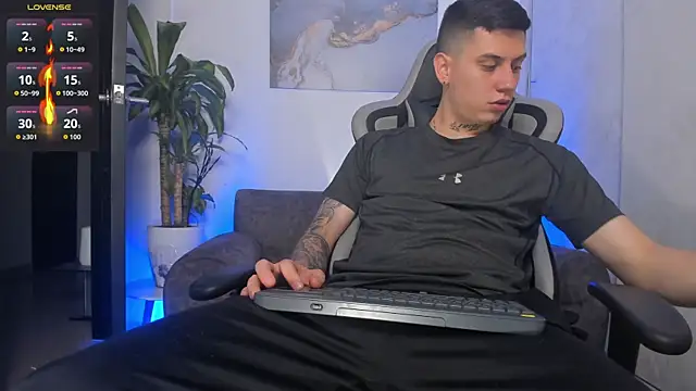 Snapshot of Yeiko_Romero_ chatting on October 9, 8:07 pm Yeiko Romero online show from October 9, 8:07 pm