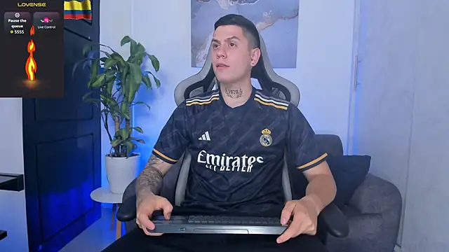 Snapshot of Yeiko_Romero_ chatting on November 4, 5:45 pm Yeiko Romero online show from November 4, 5:45 pm