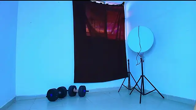 Snapshot of Thomass00 chatting on February 20, 2:06 pm Thomass00 online show from February 20, 2:06 pm