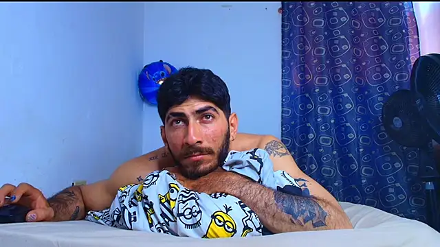 Snapshot of Thomass00 chatting on April 18, 4:00 pm Thomass00 online show from April 18, 4:00 pm