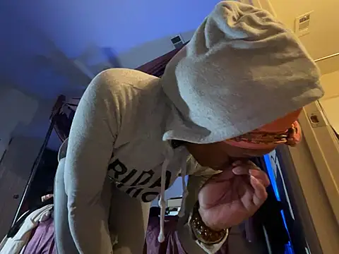 wynterheat online show from March 18, 7:30 am