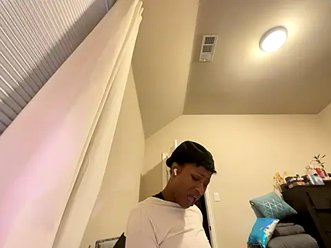 wynterheat online show from December 19, 5:03 am