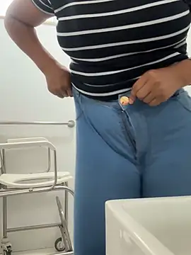 Snapshot of Palomasoouzaaak chatting on February 19, 12:56 pm Palomasoouzaaak online show from February 19, 12:56 pm