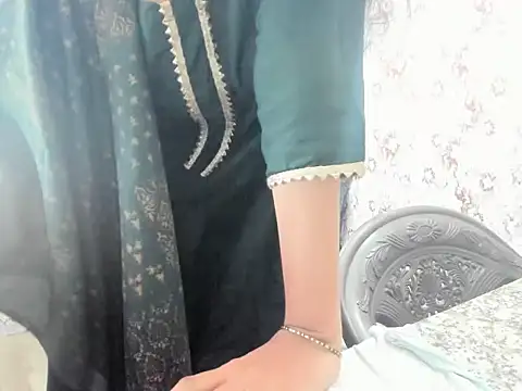 aarjulove online show from January 29, 8:40 am