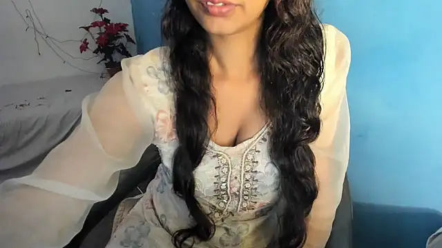 aarjulove online show from October 29, 8:49 am