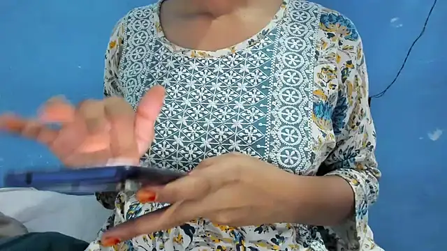 aarjulove online show from November 17, 5:19 pm