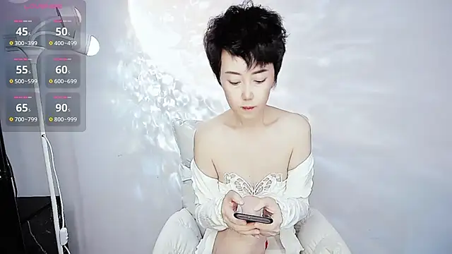 Snapshot of 9ering-Er chatting on October 31, 9:05 pm 9ering-Er online show from October 31, 9:05 pm