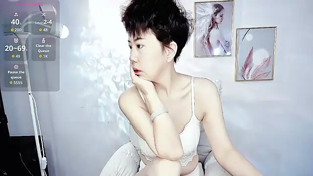 Snapshot of 9ering-Er chatting on November 5, 8:53 pm 9ering-Er online show from November 5, 8:53 pm