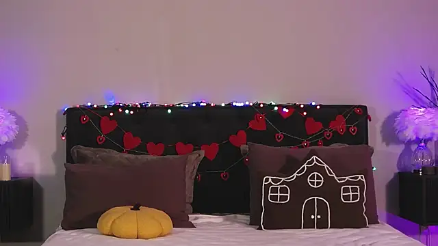 Denise Garciia online show from February 14, 1:30 pm