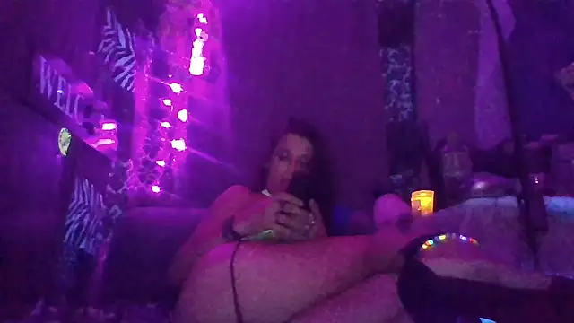 Snapshot of fantasymade69 chatting on April 9, 4:45 am fantasymade69 online show from April 9, 4:45 am