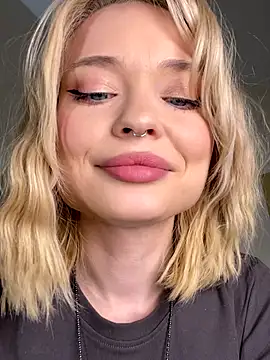 Snapshot of dollfromvenus chatting on September 25, 4:32 pm dollfromvenus online show from September 25, 4:32 pm