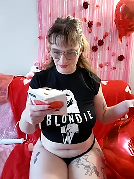 Snapshot of PrincesseMalicia chatting on February 18, 3:52 pm PrincesseMalicia online show from February 18, 3:52 pm