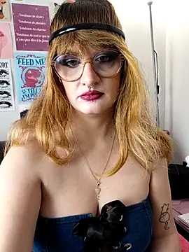 Snapshot of PrincesseMalicia chatting on February 27, 2:39 pm PrincesseMalicia online show from February 27, 2:39 pm