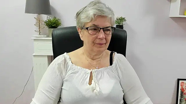 IrisDream online show from June 18, 6:13 am
