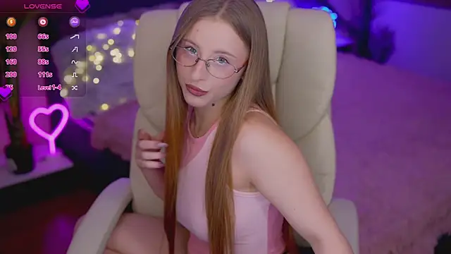 Snapshot of SilverrMoon chatting on November 24, 7:13 pm SilverrMoon online show from November 24, 7:13 pm