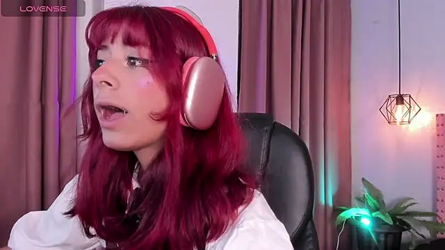 Snapshot of cloe__palmer chatting on March 5, 12:00 pm cloe palmer online show from March 5, 12:00 pm