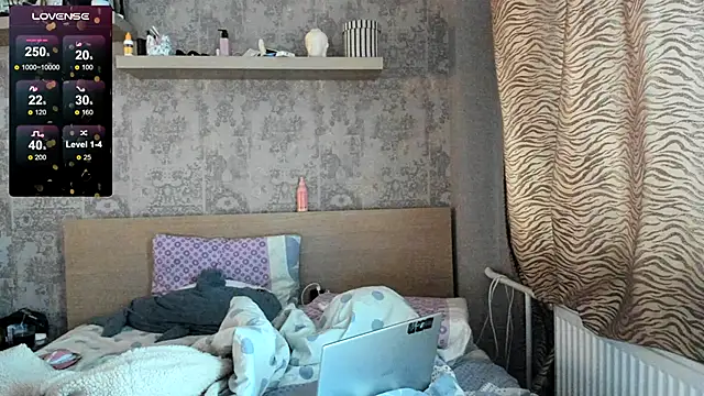 Snapshot of purebeautie13 chatting on December 20, 10:05 am purebeautie13 online show from December 20, 10:05 am