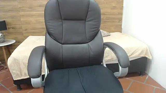 jhoellx online show from February 13, 3:35 pm