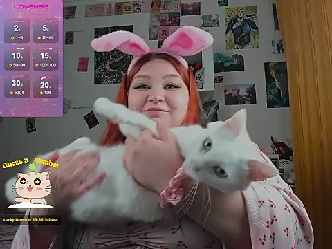 Snapshot of Helen_Shine chatting on December 17, 5:58 pm Helen Shine online show from December 17, 5:58 pm