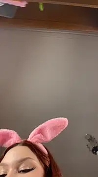 Snapshot of Helen_Shine chatting on March 1, 9:15 pm Helen Shine online show from March 1, 9:15 pm