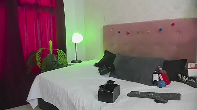 Snapshot of diabla_sexyboobs chatting on February 9, 8:02 pm diabla sexyboobs online show from February 9, 8:02 pm