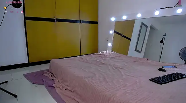 Snapshot of diabla_sexyboobs chatting on March 12, 9:24 pm diabla sexyboobs online show from March 12, 9:24 pm