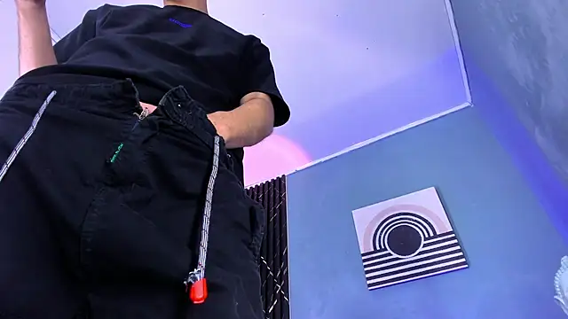 Snapshot of Liam_crox chatting on December 19, 7:07 pm Liam crox online show from December 19, 7:07 pm