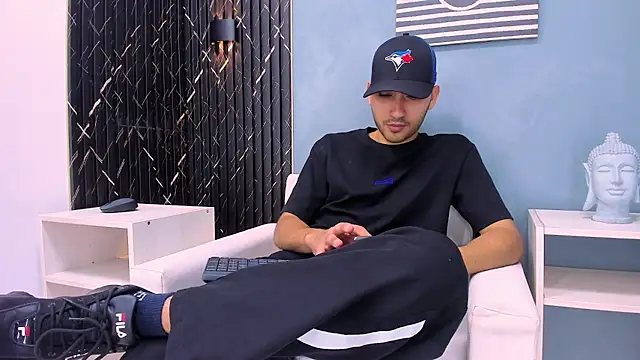 Snapshot of Liam_crox chatting on December 24, 8:16 pm Liam crox online show from December 24, 8:16 pm