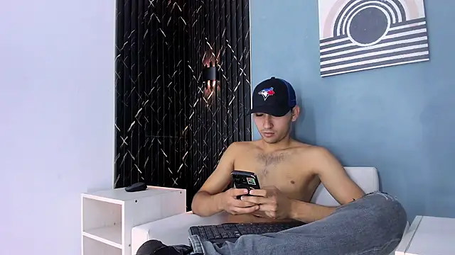 Snapshot of Liam_crox chatting on December 30, 7:32 pm Liam crox online show from December 30, 7:32 pm