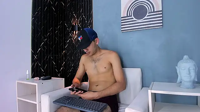 Snapshot of Liam_crox chatting on December 30, 10:34 pm Liam crox online show from December 30, 10:34 pm