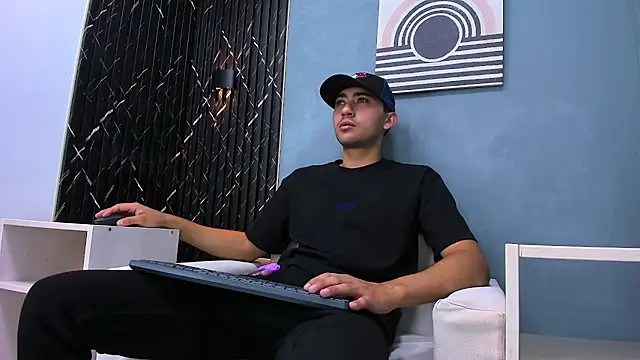 Snapshot of Liam_crox chatting on January 14, 7:21 pm Liam crox online show from January 14, 7:21 pm