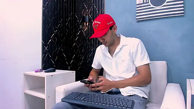 Snapshot of Liam_crox chatting on January 20, 5:37 pm Liam crox online show from January 20, 5:37 pm