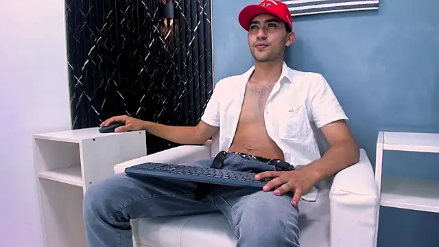 Snapshot of Liam_crox chatting on January 21, 12:04 am Liam crox online show from January 21, 12:04 am