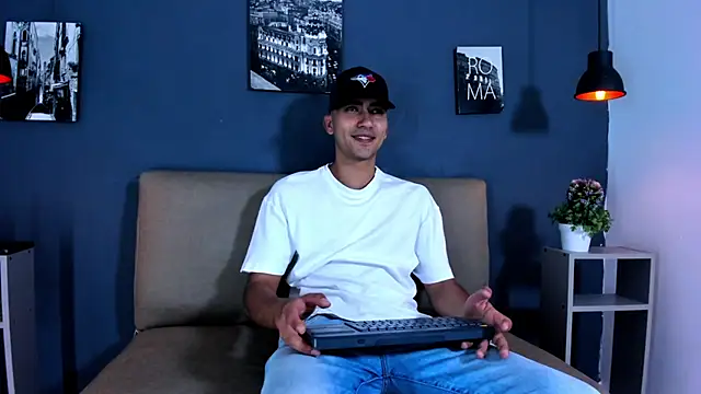 Snapshot of Liam_crox chatting on January 22, 8:28 pm Liam crox online show from January 22, 8:28 pm