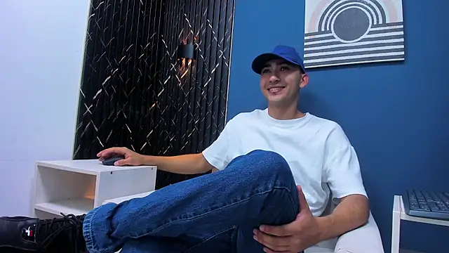 Snapshot of Liam_crox chatting on January 28, 7:32 pm Liam crox online show from January 28, 7:32 pm