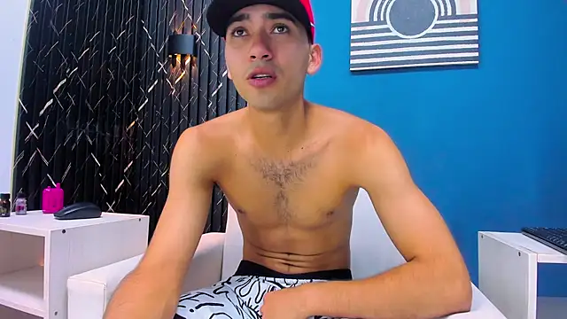 Snapshot of Liam_crox chatting on February 4, 11:49 pm Liam crox online show from February 4, 11:49 pm