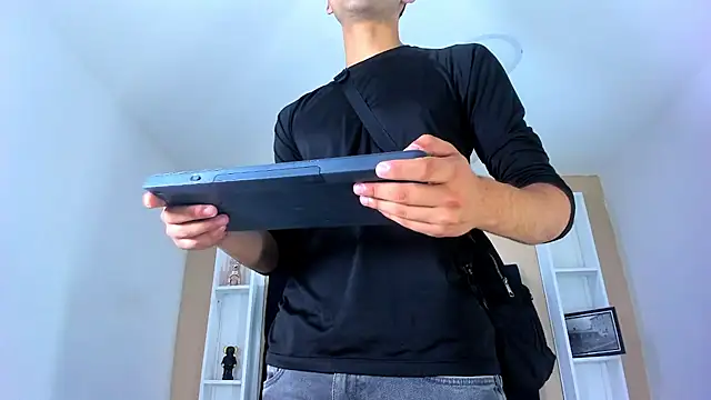 Snapshot of Liam_crox chatting on February 6, 1:05 am Liam crox online show from February 6, 1:05 am