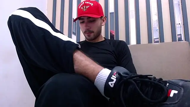 Snapshot of Liam_crox chatting on February 13, 2:31 pm Liam crox online show from February 13, 2:31 pm