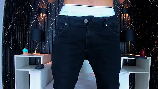 Snapshot of Liam_crox chatting on February 14, 10:47 pm Liam crox online show from February 14, 10:47 pm