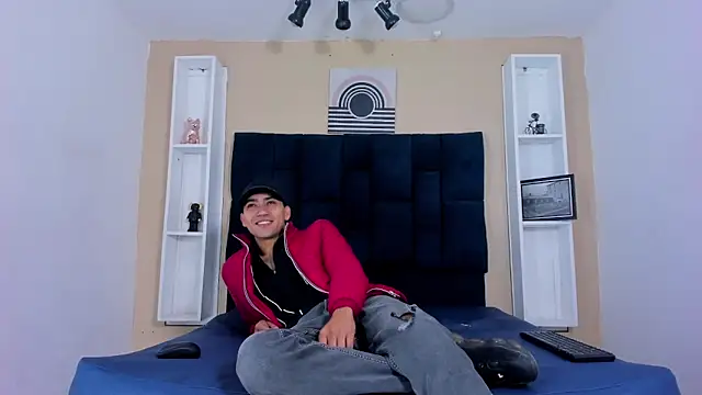 Snapshot of Liam_crox chatting on February 15, 12:22 pm Liam crox online show from February 15, 12:22 pm