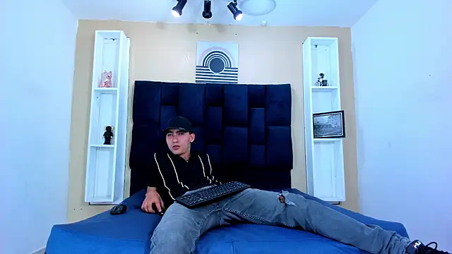 Snapshot of Liam_crox chatting on February 15, 3:28 pm Liam crox online show from February 15, 3:28 pm