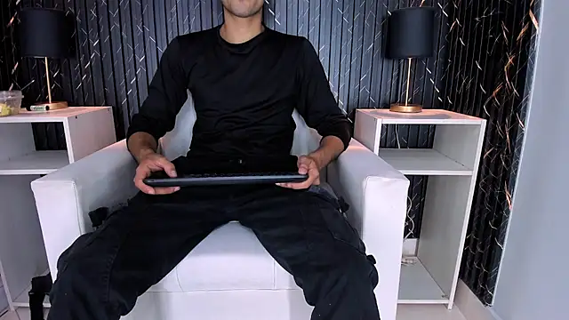 Snapshot of Liam_crox chatting on February 17, 10:36 pm Liam crox online show from February 17, 10:36 pm