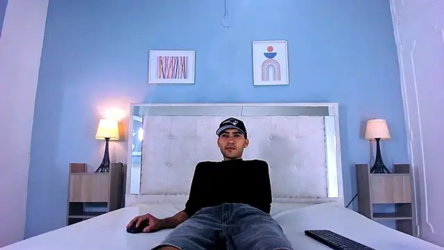 Snapshot of Liam_crox chatting on February 18, 2:38 pm Liam crox online show from February 18, 2:38 pm