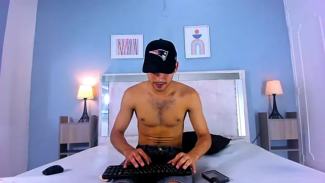 Snapshot of Liam_crox chatting on February 19, 5:38 pm Liam crox online show from February 19, 5:38 pm