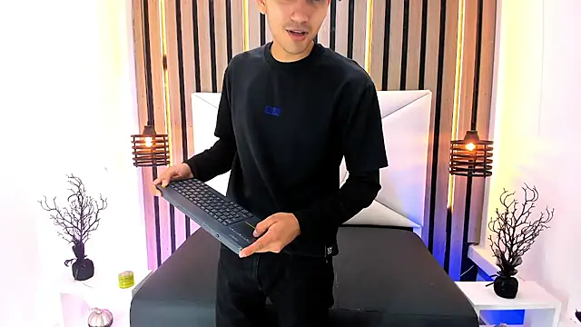 Snapshot of Liam_crox chatting on February 27, 11:52 am Liam crox online show from February 27, 11:52 am