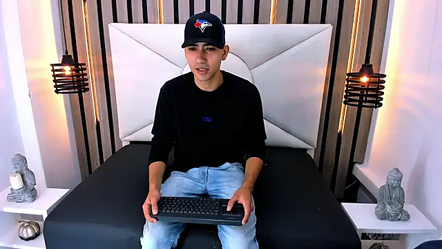 Snapshot of Liam_crox chatting on March 3, 12:48 pm Liam crox online show from March 3, 12:48 pm