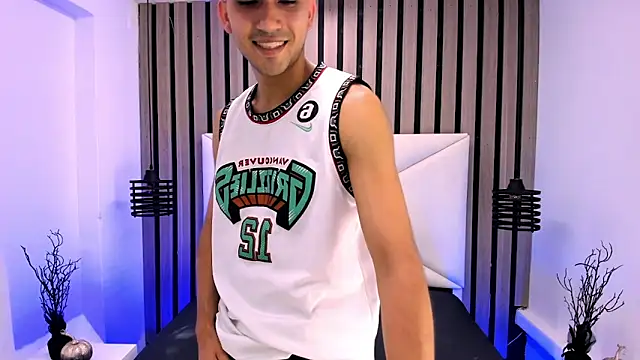 Snapshot of Liam_crox chatting on March 8, 6:47 pm Liam crox online show from March 8, 6:47 pm