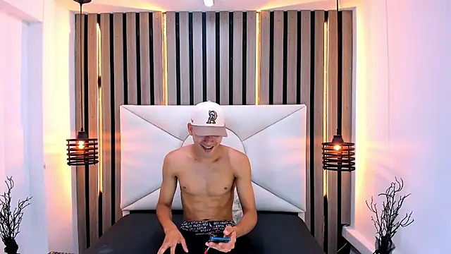 Snapshot of Liam_crox chatting on March 10, 4:25 pm Liam crox online show from March 10, 4:25 pm